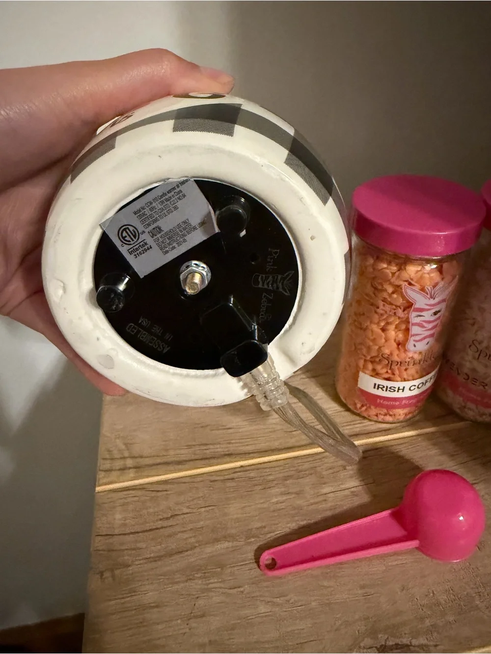 Pink Zebra Home Is Where My Dog Is Wax Warmer + 2 Sprinkles Buffalo Plaid